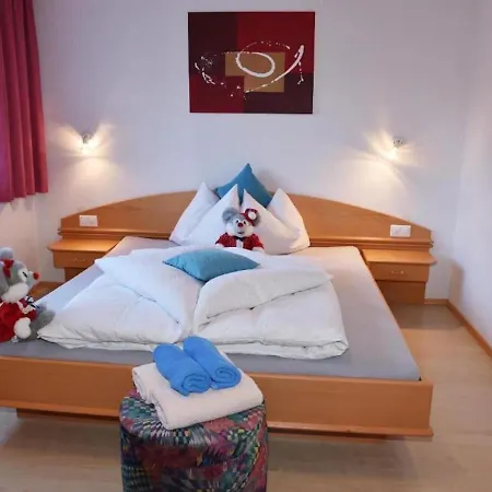 Retreat In Alps سامنون