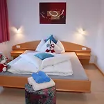 Retreat In Alps سامنون