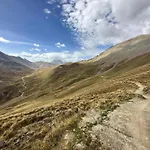 Retreat In Alps شقة