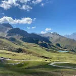 Retreat In Alps سامنون